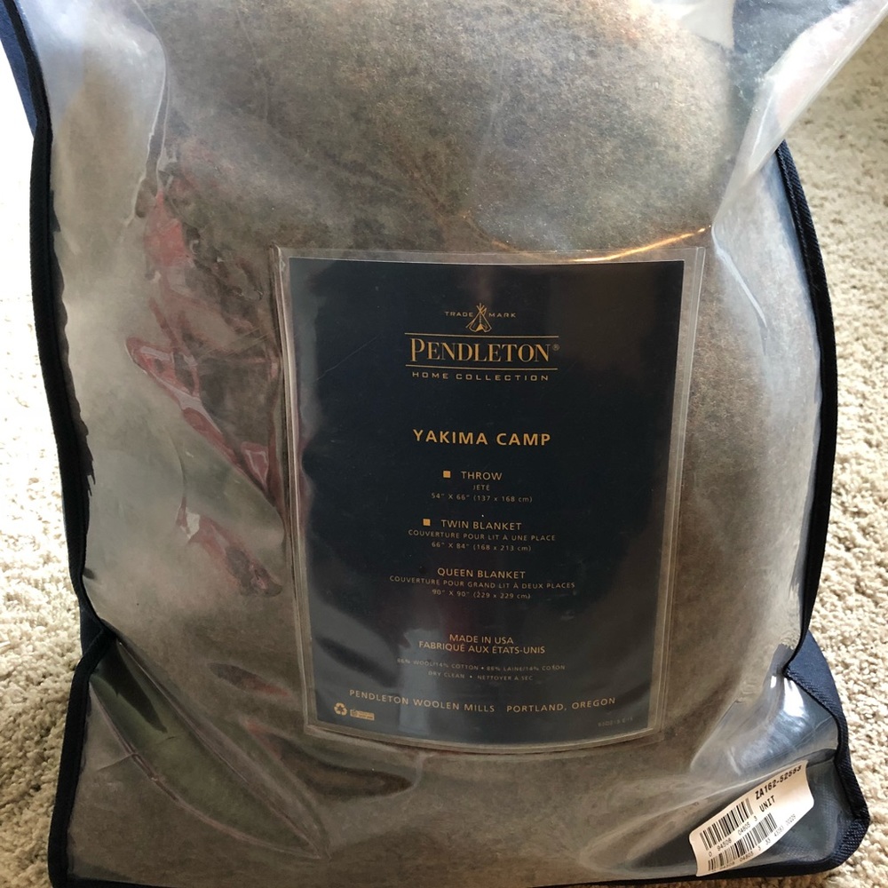 Brand new in bag Pendleton Yakima camp blanket